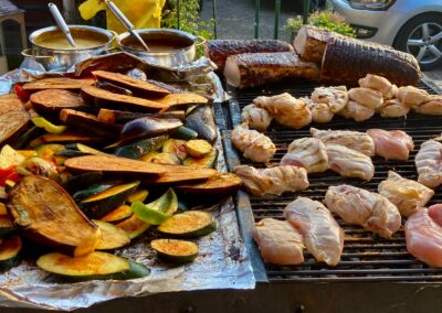 Stimmungsvoller Grillabend im Restaurant Alpenrose beim Ballenberg mit köstlichen Grillgerichten.